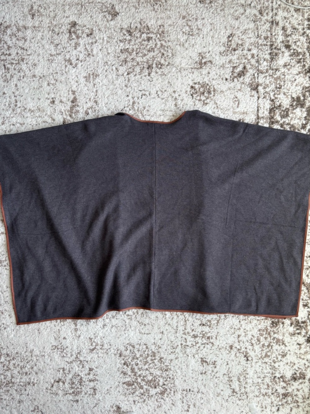 PARFOIS Poncho - Charcoal Grey Knit With Contrasting Stitching Detail (One Size) - Picture 12 of 13
